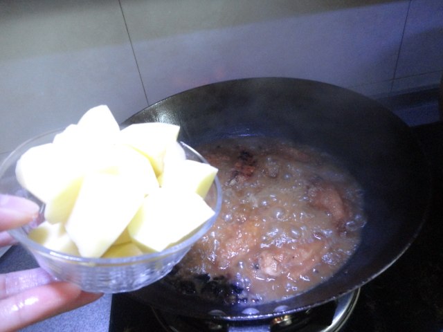 鸡翅炖土豆步骤6