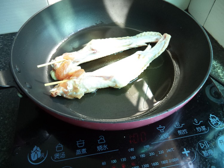 焖鸡翅步骤4
