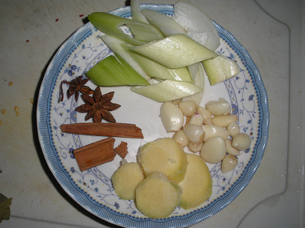 啤酒蚝油炖鸡翅根步骤4