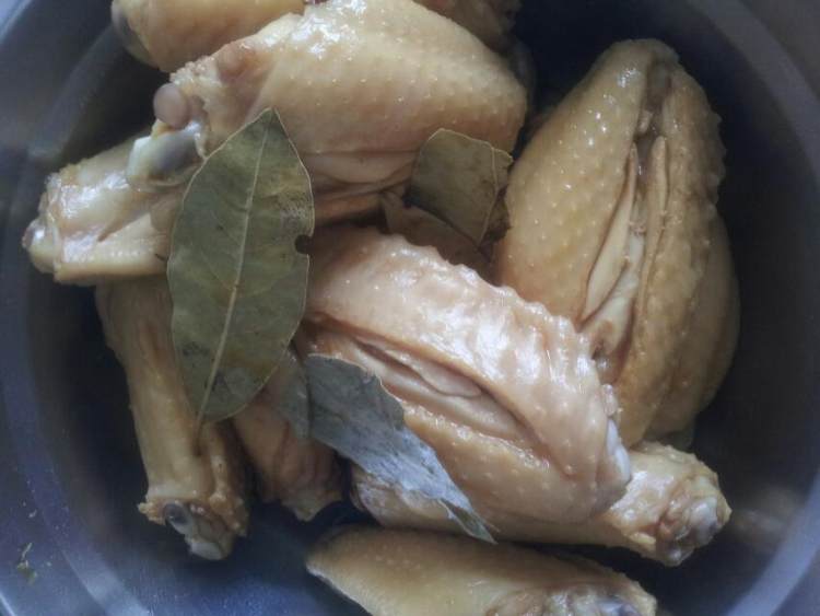 圆葱土豆烧鸡翅步骤1