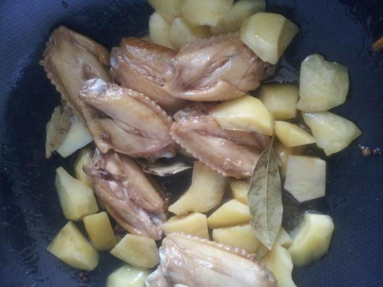 圆葱土豆烧鸡翅步骤4