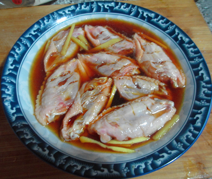 啤酒香鸡翅步骤2