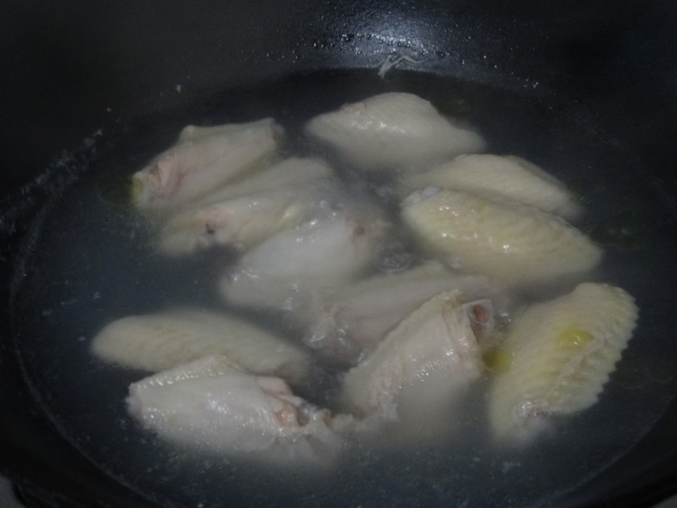 木耳炖鸡中翅步骤3