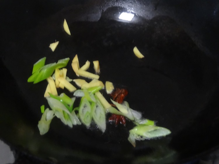 木耳炖鸡中翅步骤6