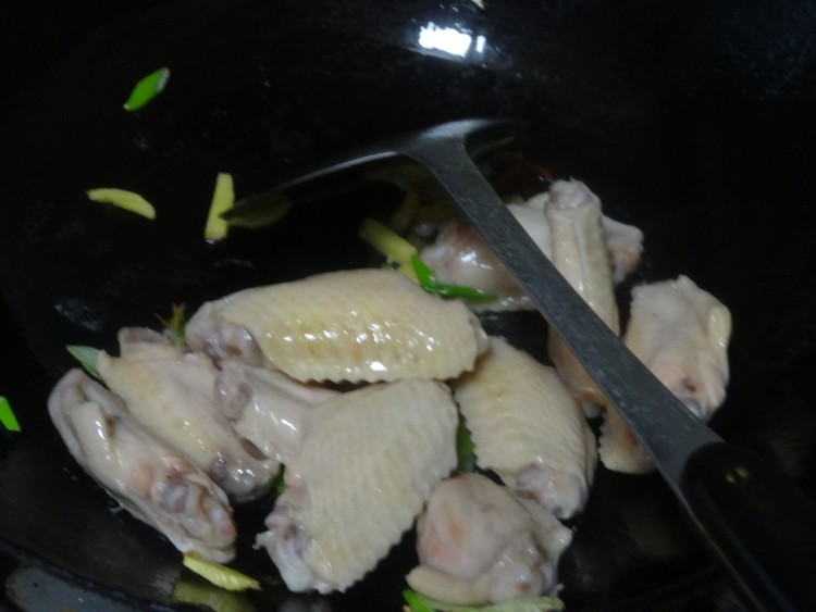 木耳炖鸡中翅步骤7