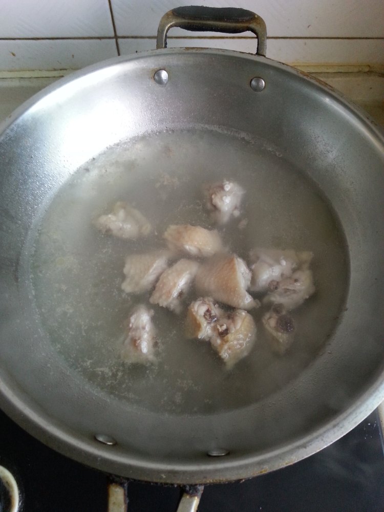 麻辣土豆烩鸡翅步骤2