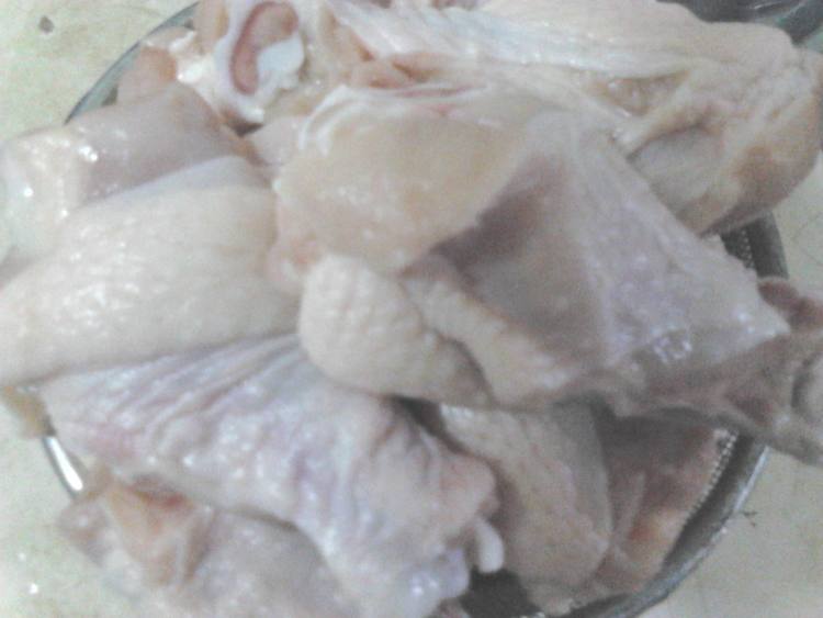 菠萝炒鸡翅步骤2
