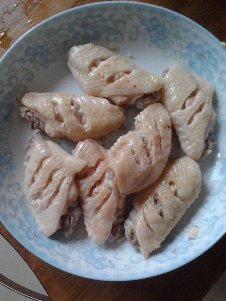 蚝油鸡翅杏鲍菇步骤1