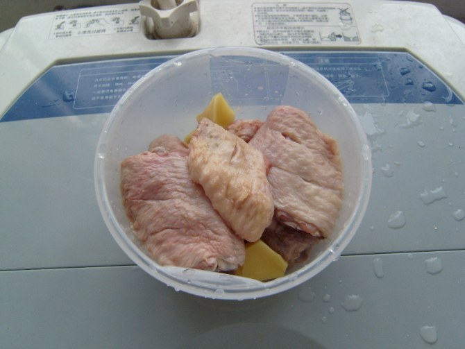 电饭煲鸡翅步骤1