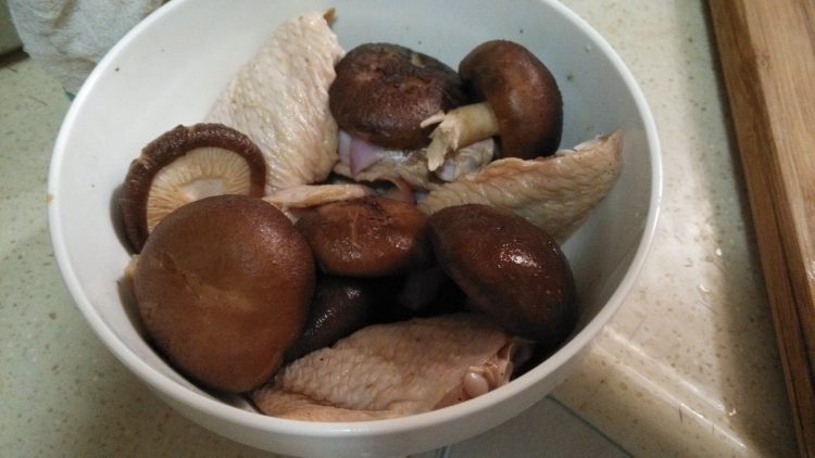香菇蒸鸡翅步骤4