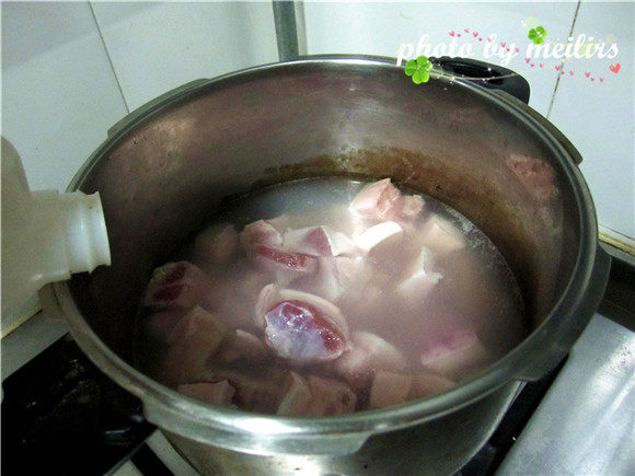 猪肉鸡翅一锅出步骤5