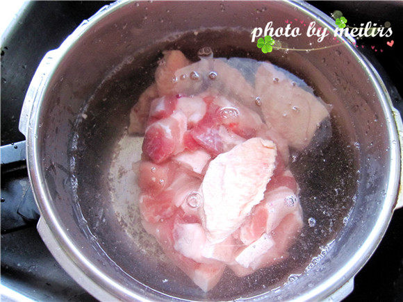 猪肉鸡翅一锅出步骤3