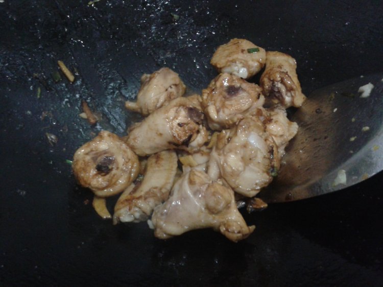 冬菇炆鸡翼步骤5