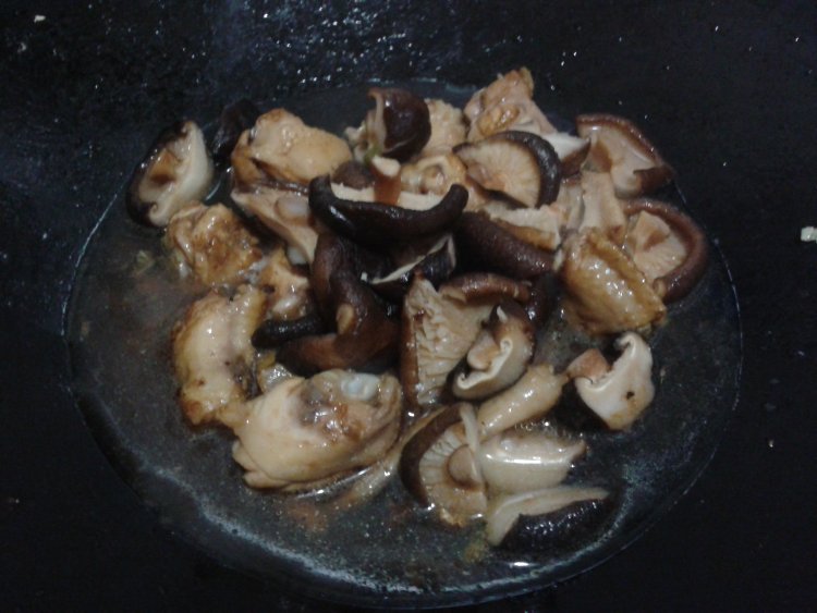 冬菇炆鸡翼步骤6