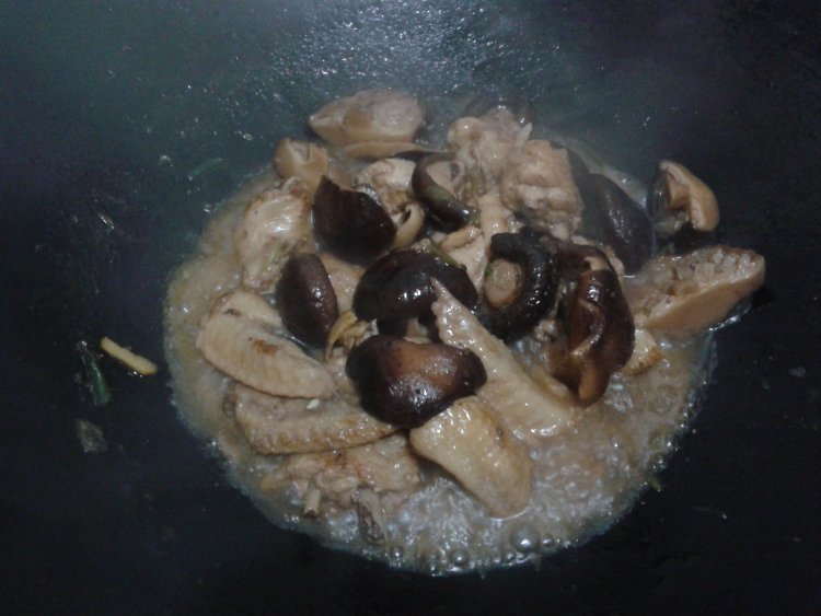 冬菇炆鸡翼步骤7