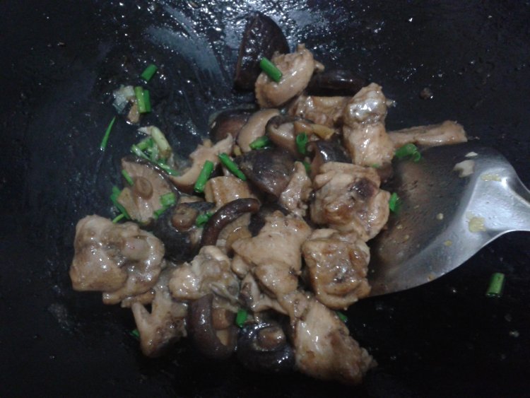 冬菇炆鸡翼步骤8