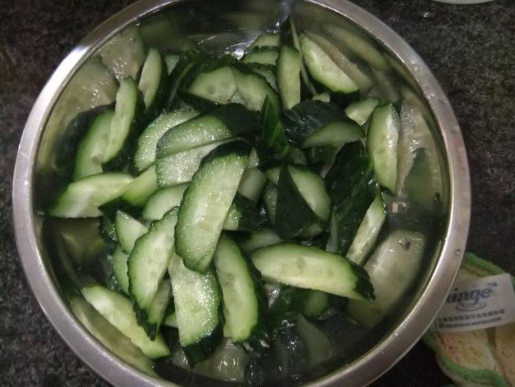 鸡翅炒青瓜步骤4