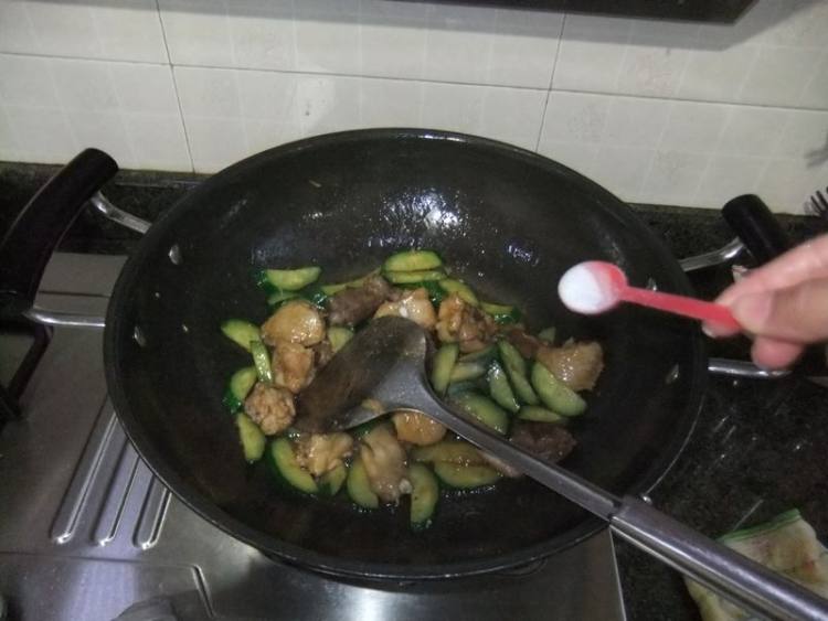 鸡翅炒青瓜步骤9