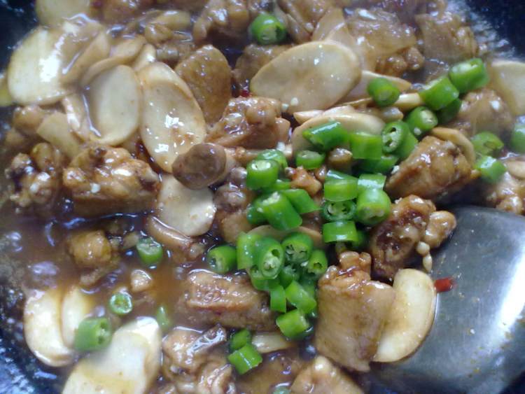 杏鲍菇烧鸡翅步骤12