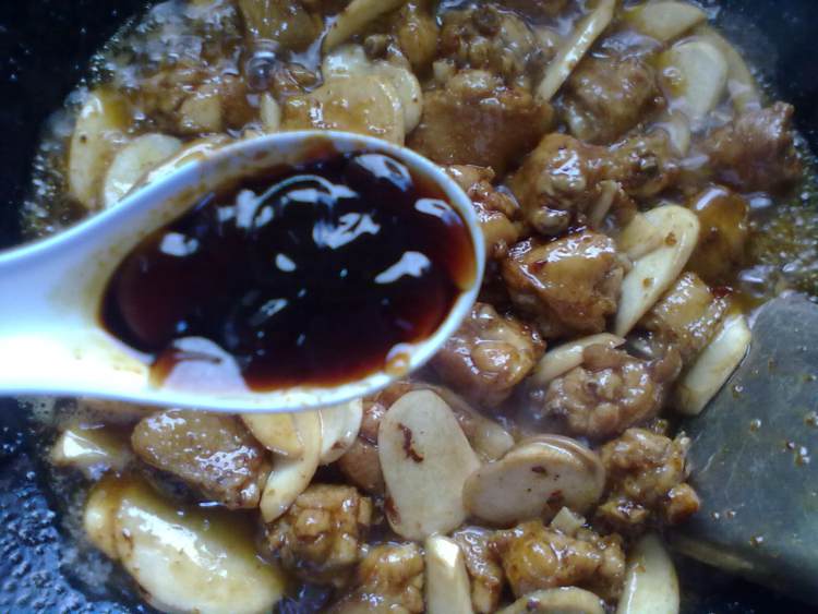 杏鲍菇烧鸡翅步骤11