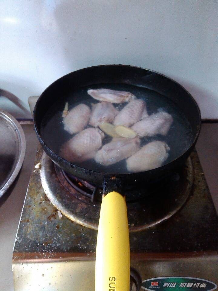 黑椒盐鸡翅步骤1