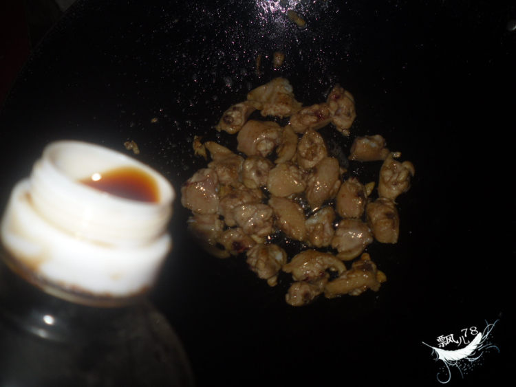 鸡翅炒秋葵步骤7