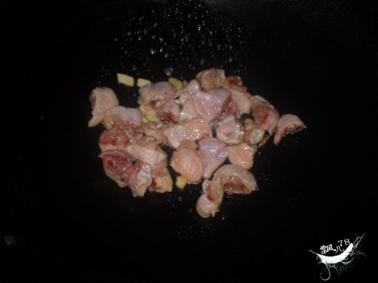 鸡翅炒秋葵步骤6