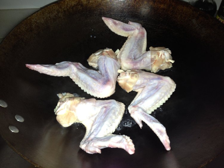 可乐香菇炖鸡翅步骤3