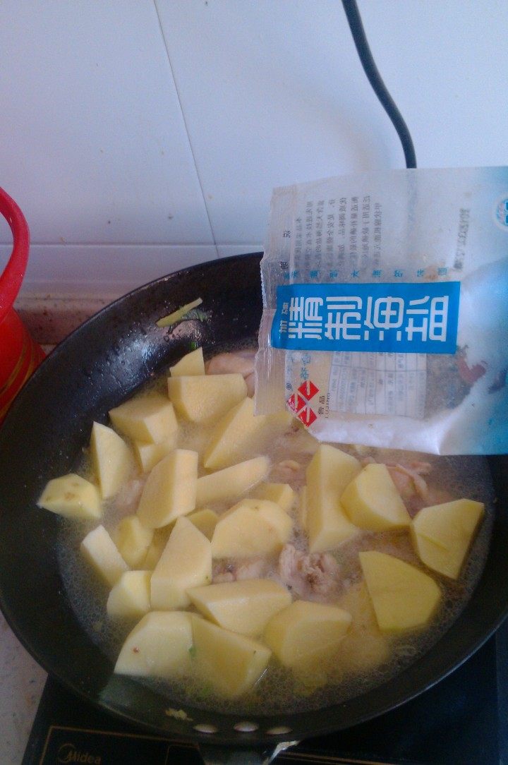 土豆炖鸡翅根步骤9