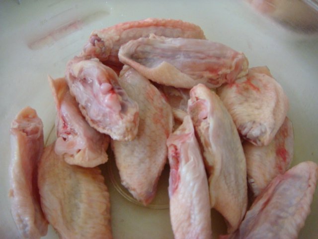 香烤海鲜酱鸡翅步骤1