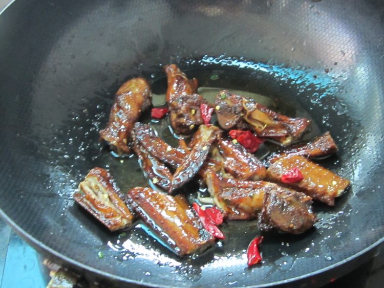 红烧葱香鸡翅步骤2