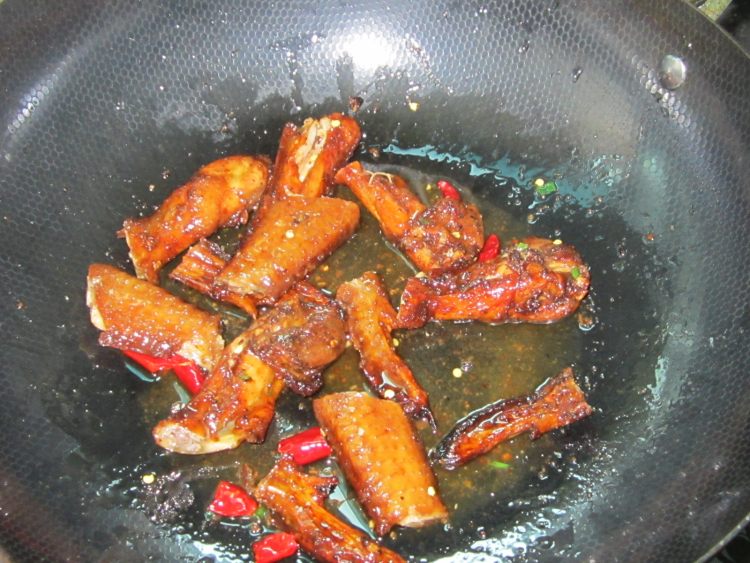 红烧葱香鸡翅步骤3