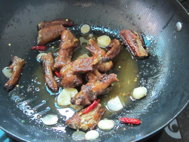 红烧葱香鸡翅步骤5