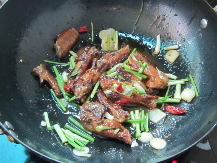 红烧葱香鸡翅步骤7