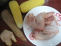 玉米淮山煲鸡汤步骤1
