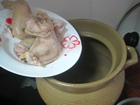 玉米淮山煲鸡汤步骤3