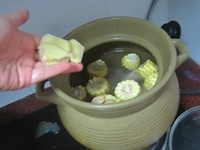玉米淮山煲鸡汤步骤6