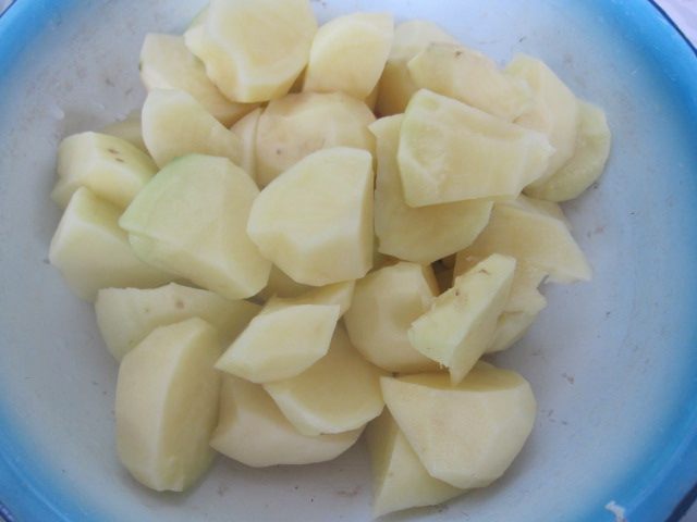 红烧鸡翅土豆块步骤2