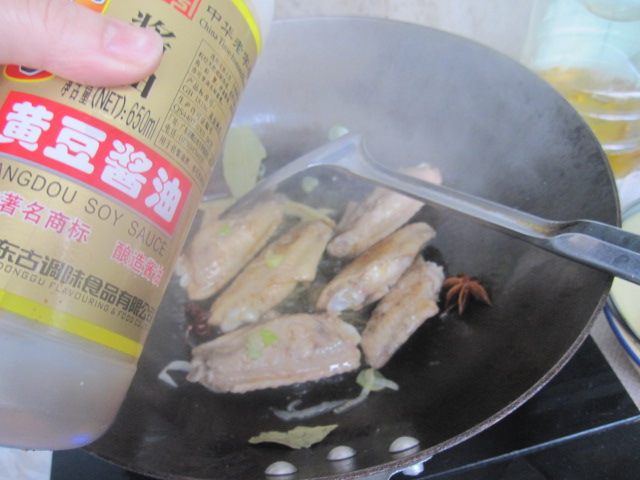 红烧鸡翅土豆块步骤7
