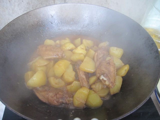 红烧鸡翅土豆块步骤13