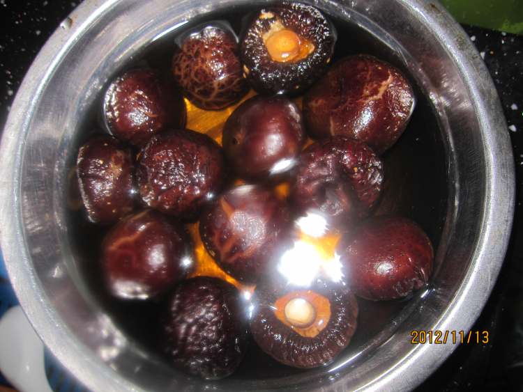 香菇土豆烧鸡翅步骤1