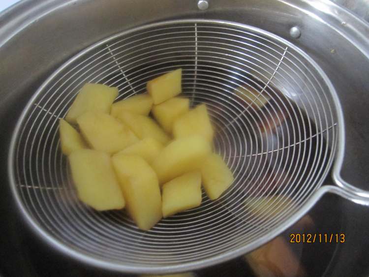 香菇土豆烧鸡翅步骤7