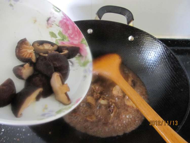 香菇土豆烧鸡翅步骤16