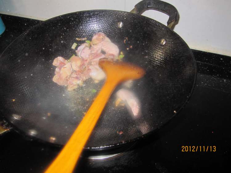 香菇土豆烧鸡翅步骤10