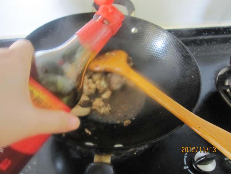 香菇土豆烧鸡翅步骤13