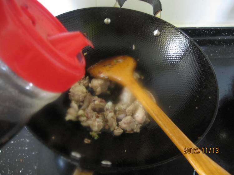香菇土豆烧鸡翅步骤12