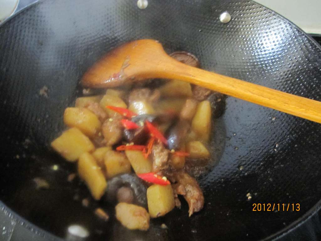 香菇土豆烧鸡翅步骤19