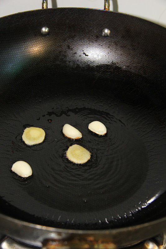 毛豆炒鸡翅——毛豆和步骤3