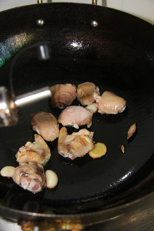 毛豆炒鸡翅——毛豆和步骤5