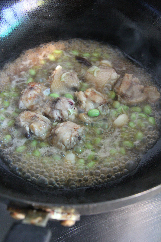 毛豆炒鸡翅——毛豆和步骤7